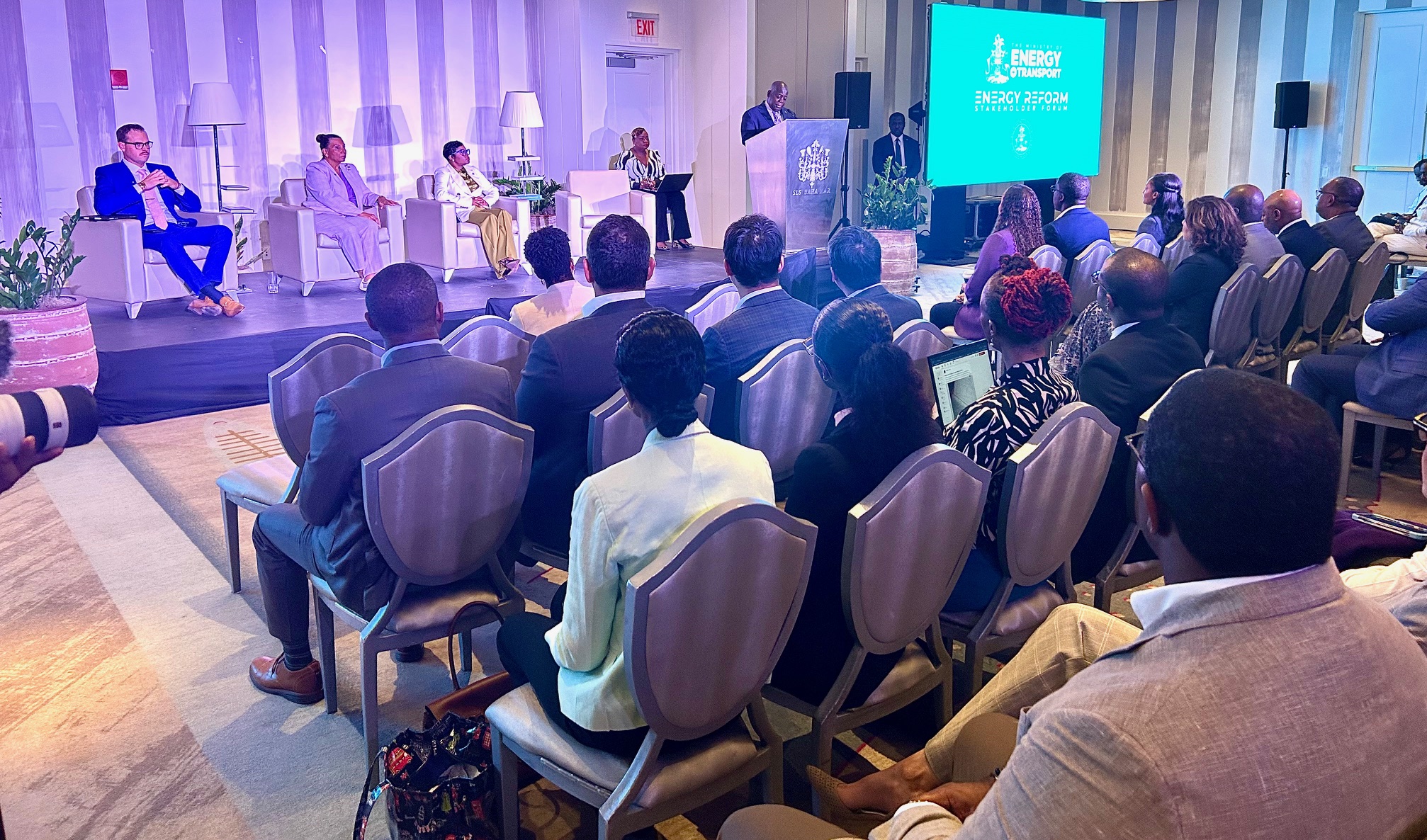 Prime Minister Davis provides solutions for a power system that works