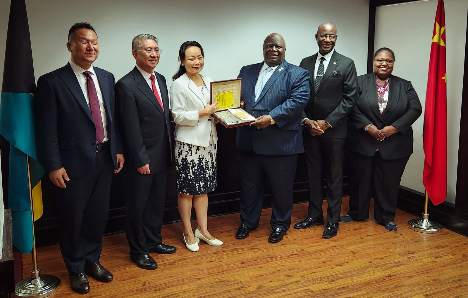Transport Minister Meets With Chinese Ambassador To The Bahamas
